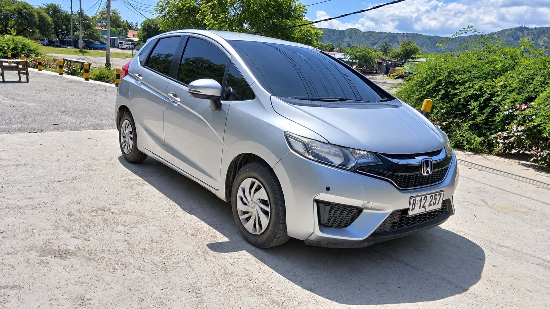 Honda Fit with driver (1/3)